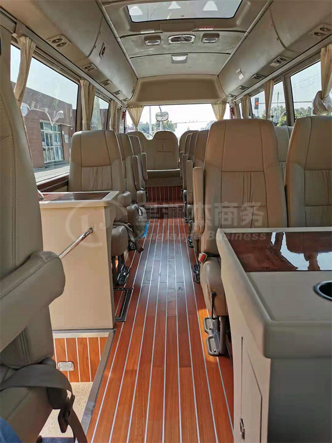 綿陽(yáng)豐田考斯特13座出租