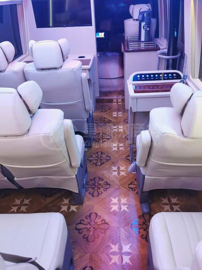 綿陽(yáng)豐田考斯特13座出租